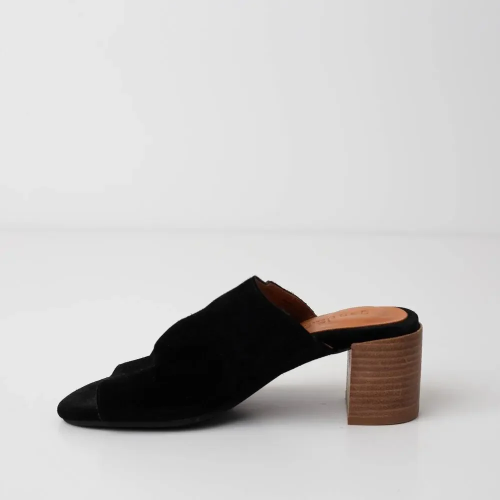 Gentle Souls by Kenneth Cole Chas Heeled Slide Suede Sandals - Picture 3 of 7
